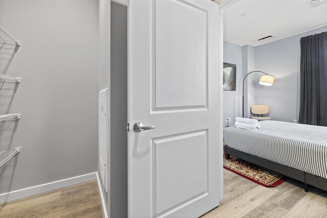 Building Photo - 95 Broadway-SI ID1240397P