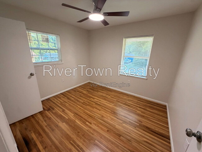 Building Photo - 1327 Busby Ave