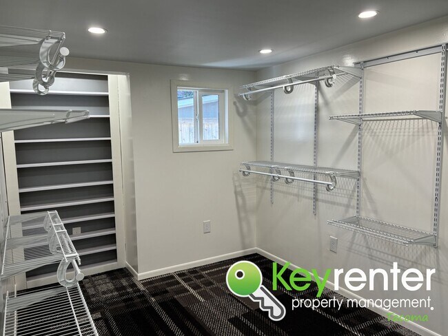 Building Photo - Beautiful 4-Bedroom Rambler in a Desirable...