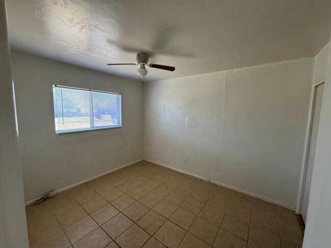 Building Photo - 3719 E Fairmount St