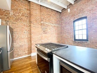 Building Photo - 112 SE 4th St