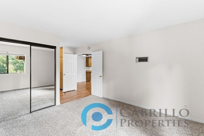 Building Photo - 1BD/1BA Private Balcony + Utilities Included | Prime Black Mountain Location