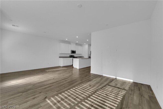 Building Photo - 600 N Carriage Hill Dr