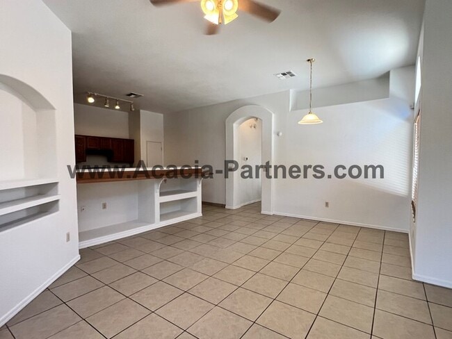 Building Photo - 2BD 2BA in Tres Pueblos w/ Garage & Washer/Dryer