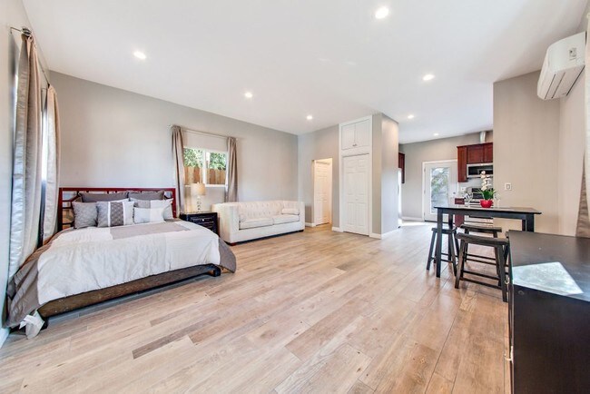 Guest House Pic 2 - 100 W Tremont St