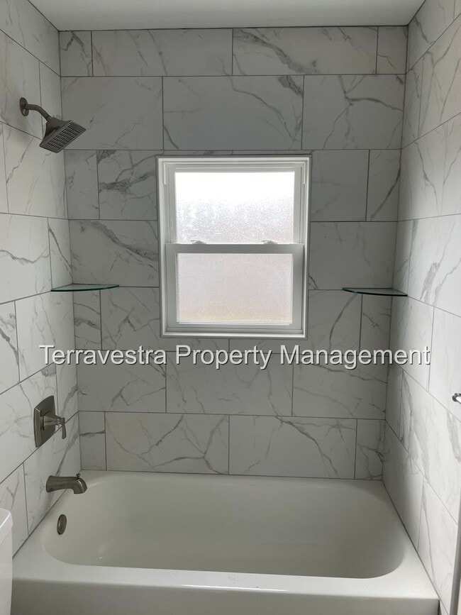 Building Photo - Newly Renovated 3 Bed in Carney's Point. Eligible for $500 Security Deposit.