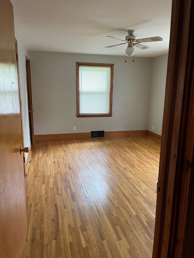 Building Photo - 3908 Yarbrough Ave