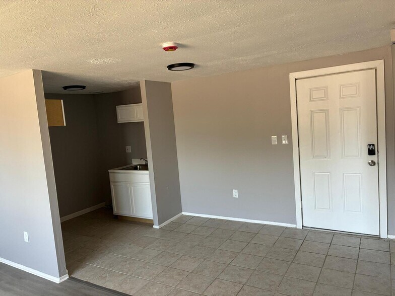 Building Photo - 13540 Superior Rd