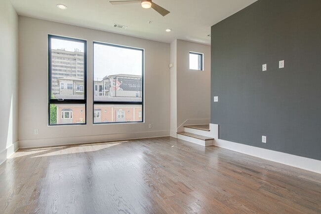 Building Photo - 1654 19th Ave S