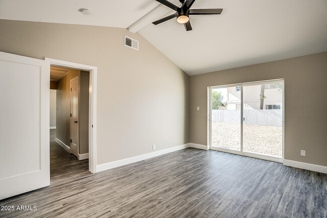 Building Photo - 215 S Doran