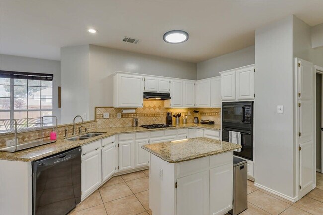 Building Photo - 7402 Brookhaven Dr