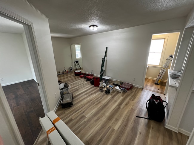 Building Photo - 1105M