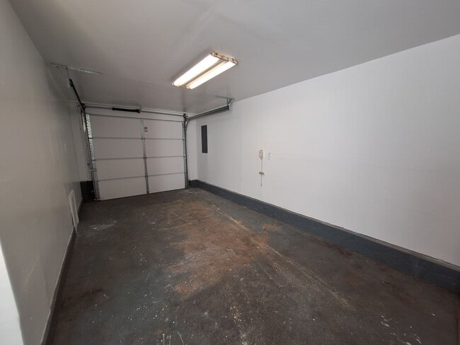 Building Photo - 3303 Candlewood Dr