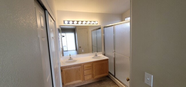 Building Photo - Beautiful Single Story Summerlin Home on a corner lot.