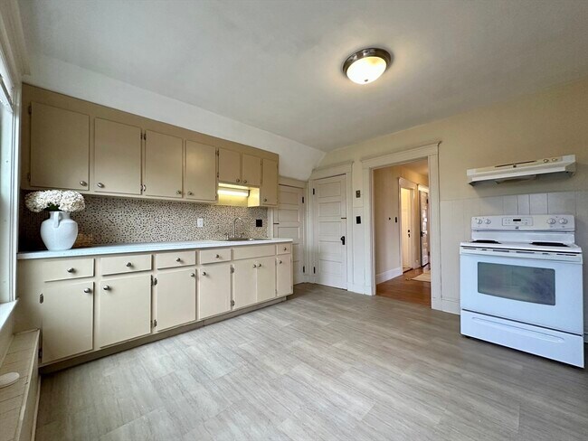 Building Photo - 60 Franklin St