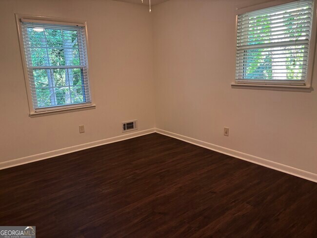 Building Photo - 126 Azalea Dr