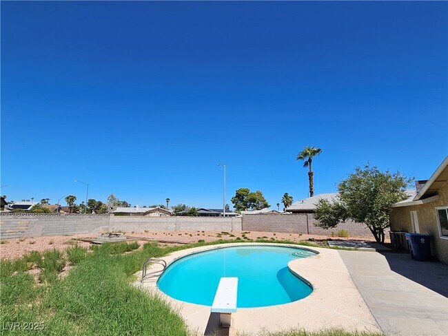 Building Photo - 4525 Troy St