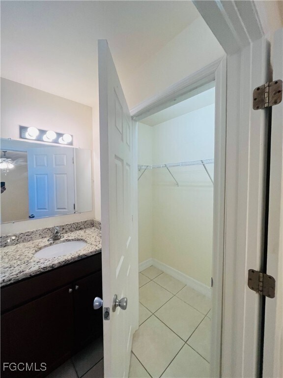 Building Photo - 3022 SE Santa Barbara Pl