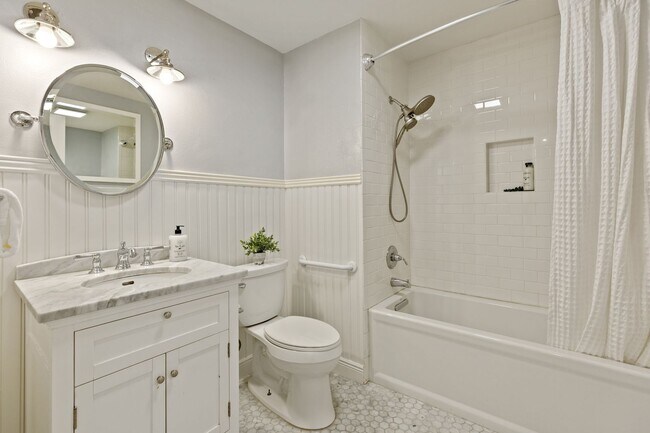 Building Photo - Spacious 4-Story Townhouse with Panoramic ...