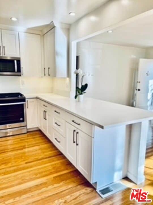 Building Photo - 1256 Devon Ave