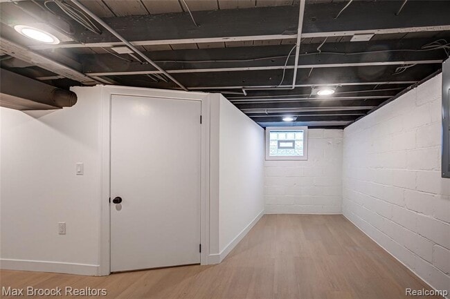 Building Photo - 409 Baldwin Ave