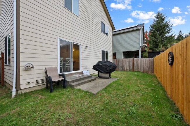 Building Photo - Well maintained 4 bedroom 2.5 bath home in...