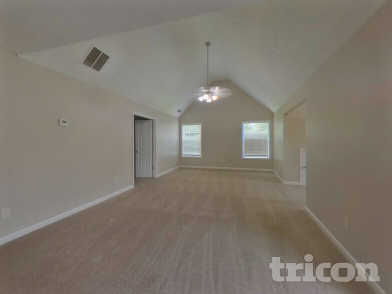 Building Photo - 315 Avonlea Dr