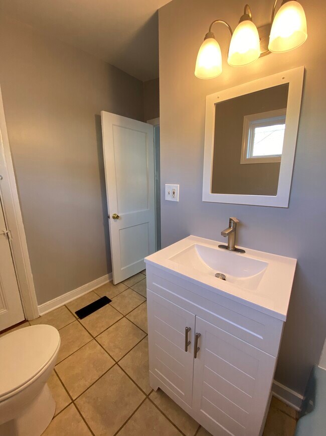 Bathroom - 29 E Pomfret St