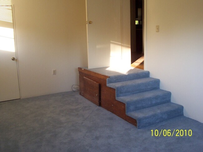 Building Photo - 1822 Ector Rd