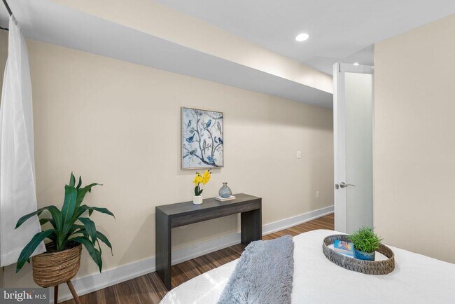 Building Photo - 747 Morton St NW