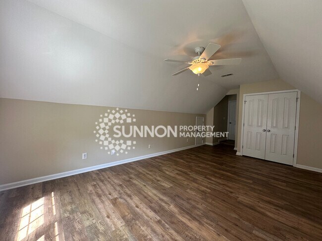 Building Photo - 4 Bedroom Home Near Birkdale Village