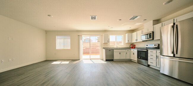 Building Photo - 2129 Shady Tree Cir