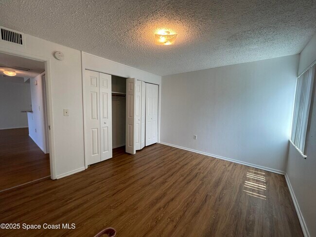 Building Photo - 800 N Fiske Blvd