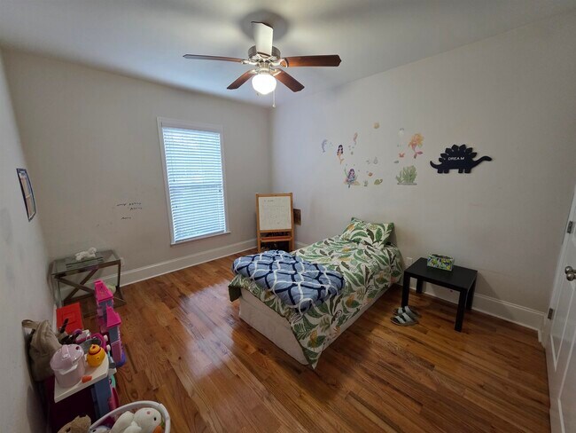 Building Photo - 2521 Lantana Ln