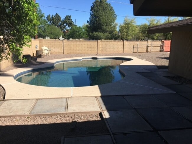 Building Photo - 5-Bedroom Tempe Home with Private Pool near ASU