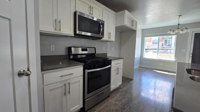 Building Photo - 4933 W Pillar Dr