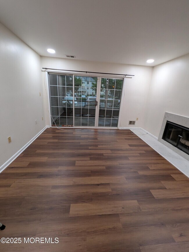 Building Photo - 110 Biscayne Ct