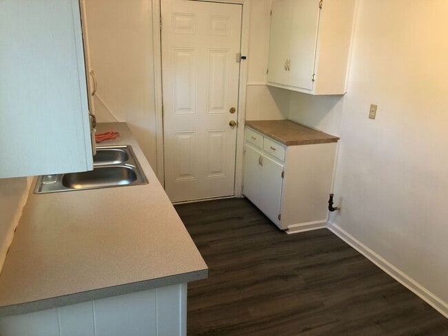 Building Photo - 108 Columbian Ave