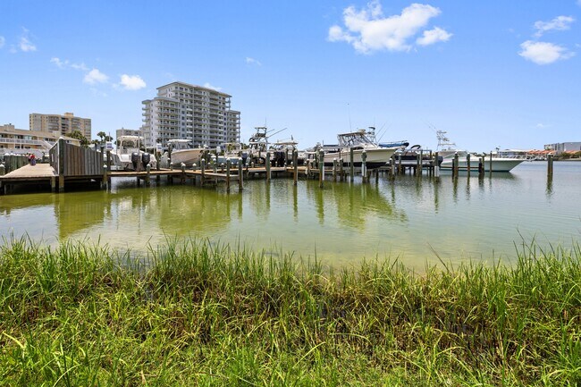 Building Photo - 775 Gulf Shore Dr