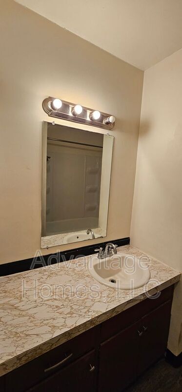 Building Photo - 805 N 70th St