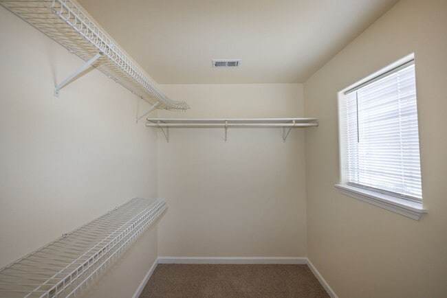 Building Photo - Three bedroom home in Orchards. - JUST UPDATED