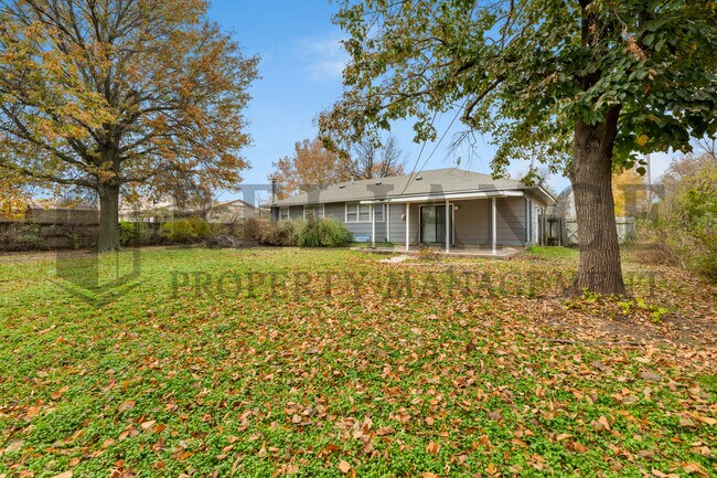 Building Photo - 512 Cindy St