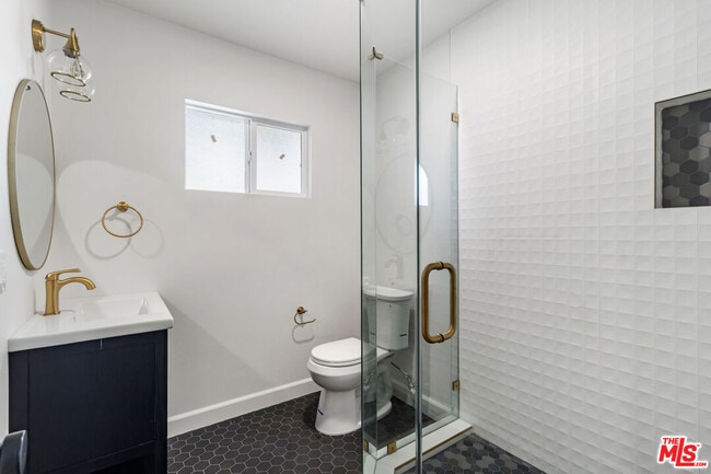 Building Photo - 15836 Chatsworth St