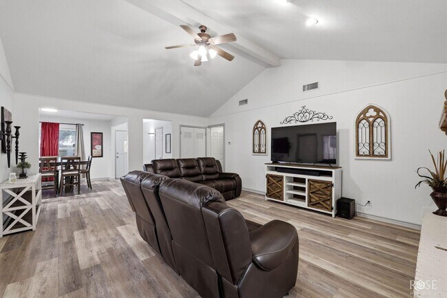 Building Photo - Charming 4 bedroom/2 Bath Home COMING SOON!