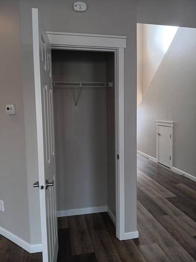 Building Photo - Recently Remodeled House is Now Avialable!