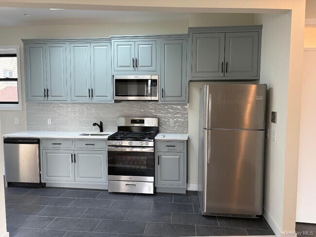 Building Photo - 687 Nepperhan Ave