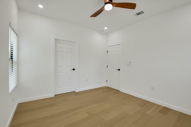 Building Photo - 2530 Steck Ave