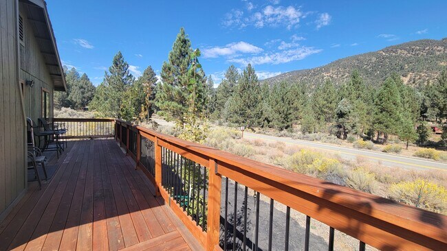 Building Photo - 3 Bedroom Home with Mountain Views Bordering National Forest