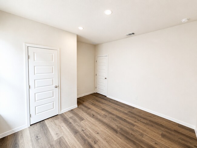 Building Photo - 1619 Crooked River