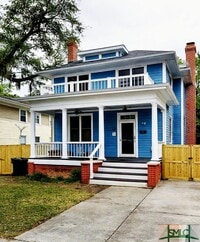 Building Photo - Spacious and fully furnished Victorian beauty